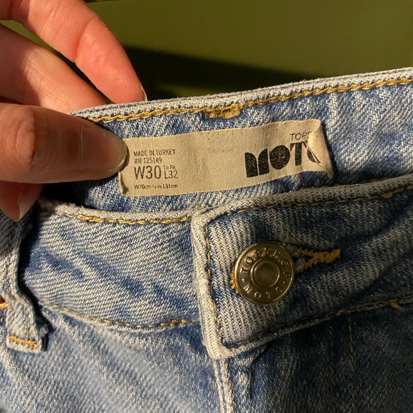 🌟Topshop High Waist Light Denim Mom Jeans🌟 - Picture 5 of 9